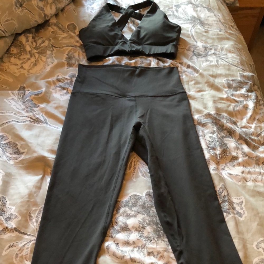 Flexxfit Luxe Leggings & Luxe Crossover Bra
